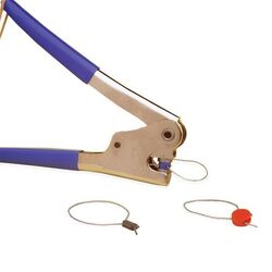 PINCE A PLOMBER SATURNE